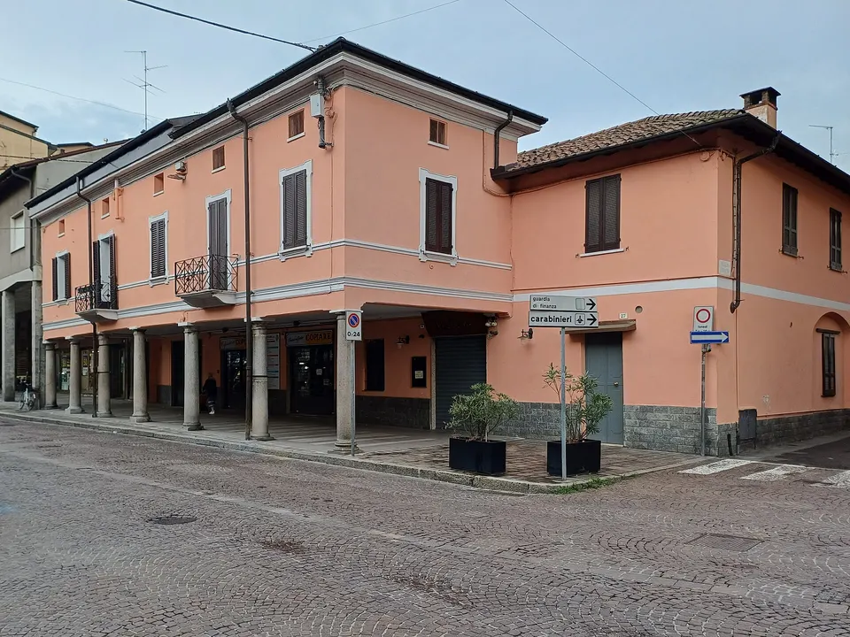 Casalpusterlengo (LO), edificio in largo Giovanni Casali 19.