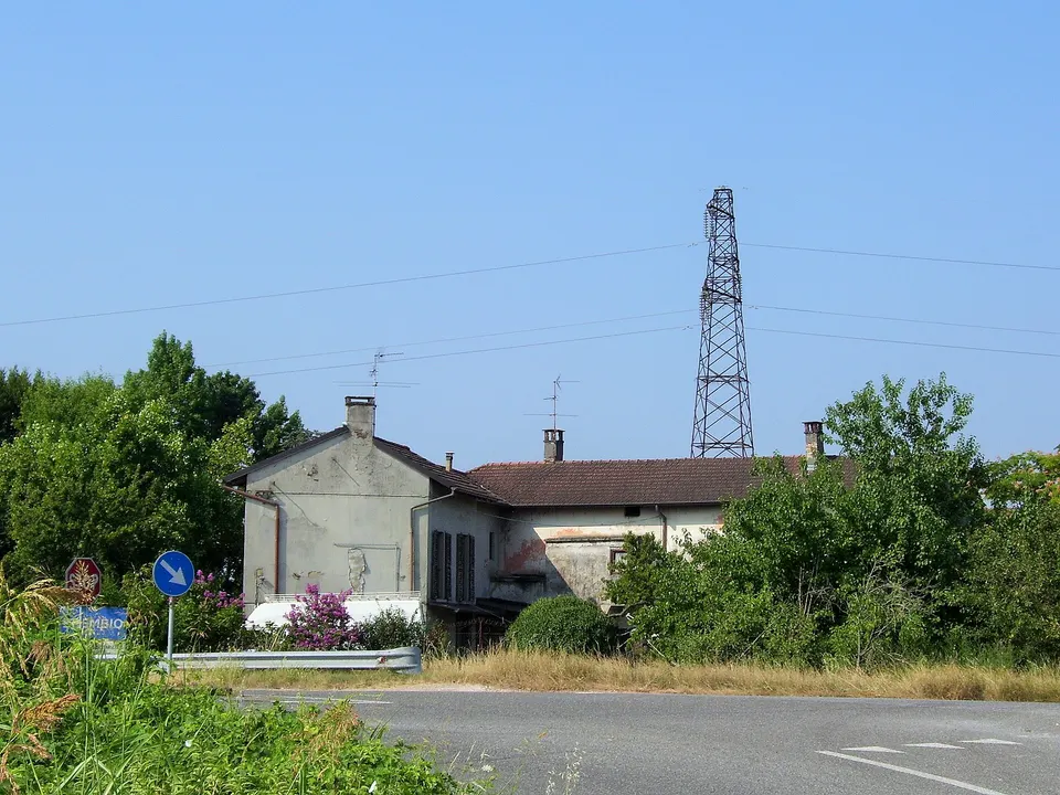 Brembio. Case in località Garibaldino.