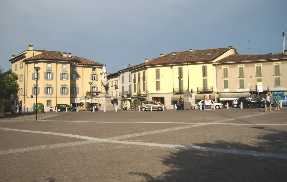 Vista di piazza Castello a Lodi