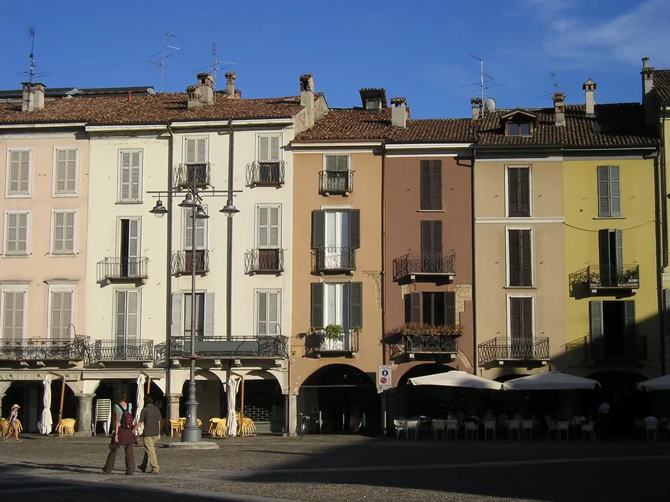 Scorcio di piazza della Vittoria a Lodi