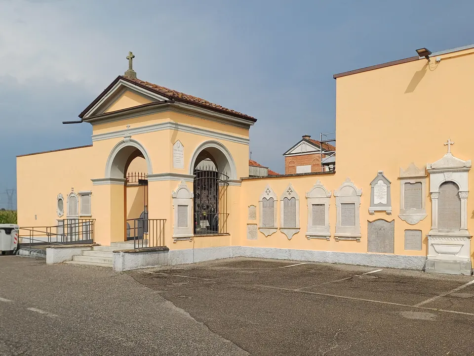 Cimitero di Vittadone, frazione di Casalpusterlengo.