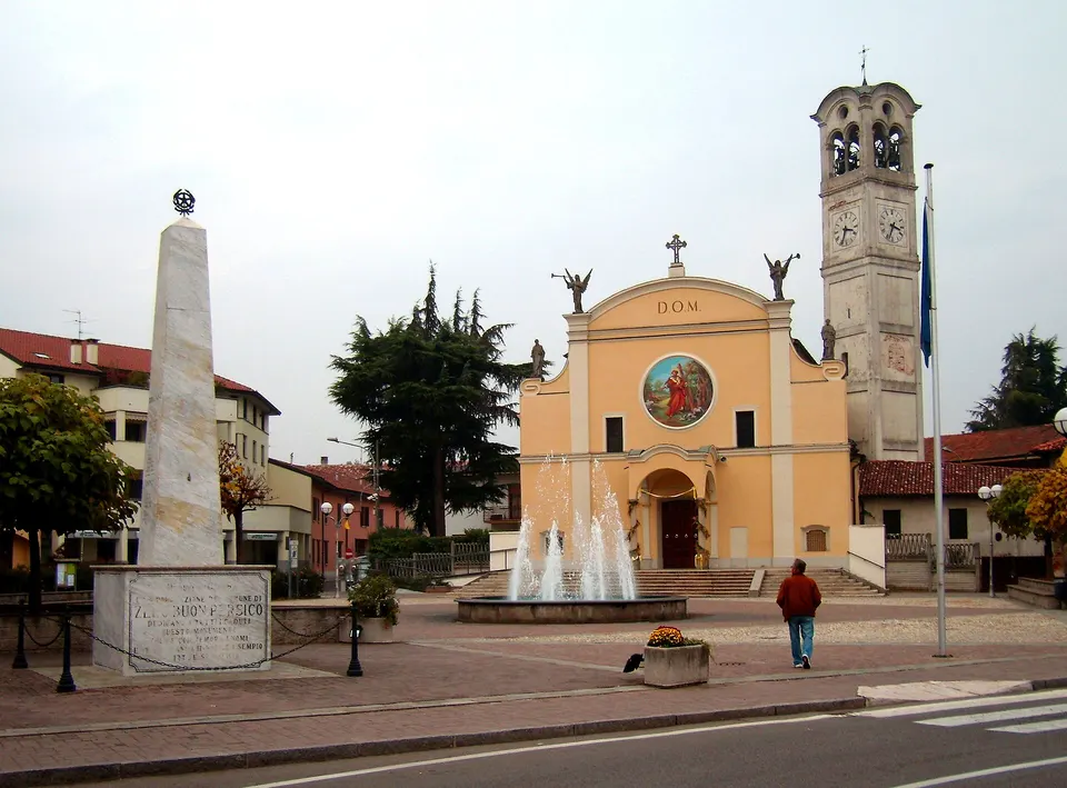 Zelo Buon Persico piazza Italia